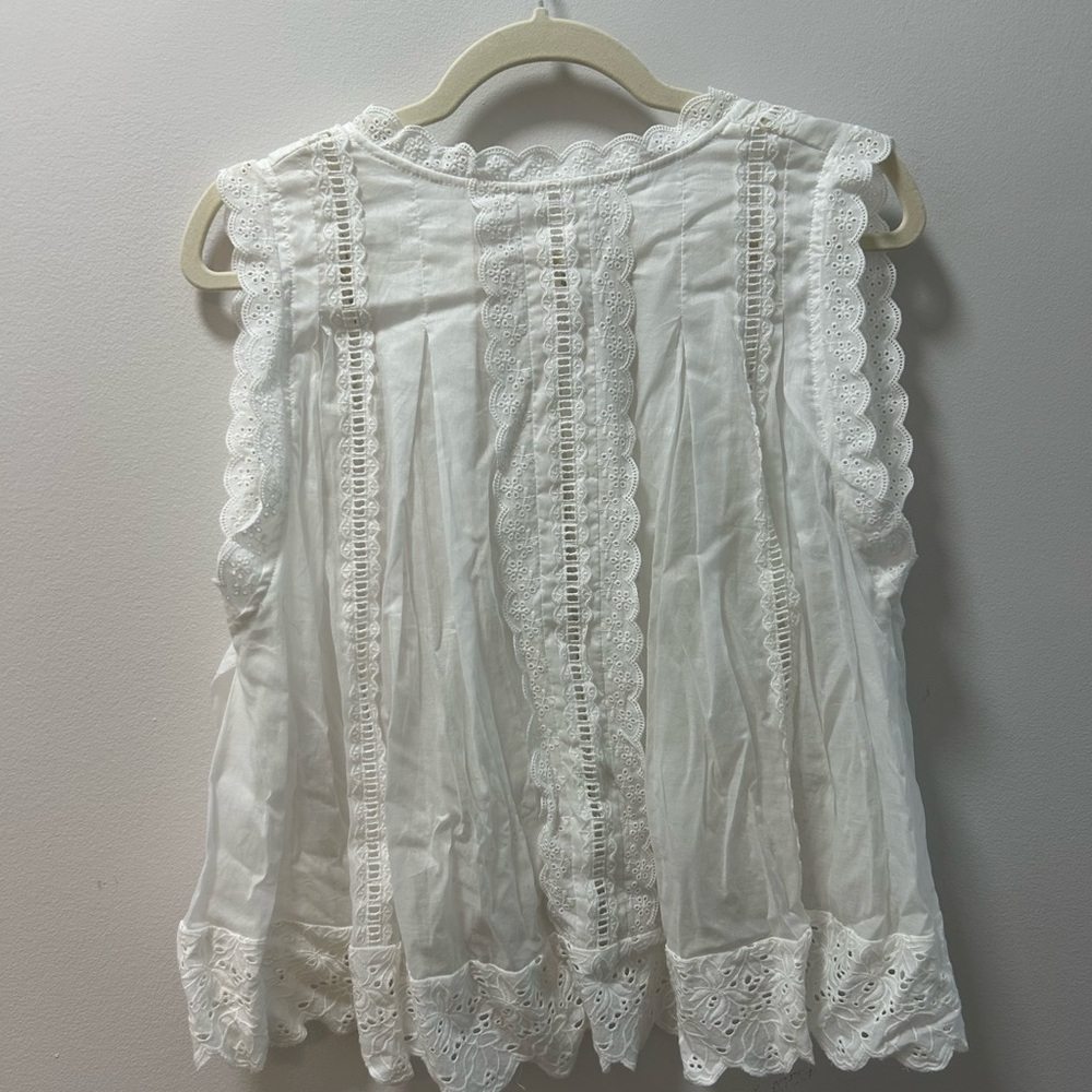 ASTR The Label white eyelet sleeveless blouse - Picture 4 of 5